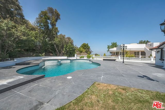 3856 Vista Linda Drive, Encino, CA 91316