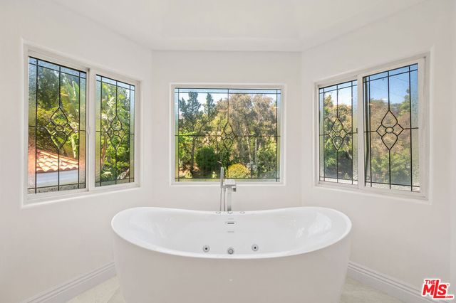 3856 Vista Linda Drive, Encino, CA 91316