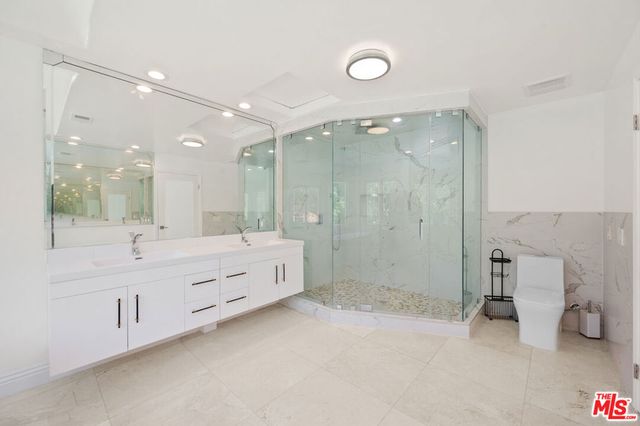 3856 Vista Linda Drive, Encino, CA 91316