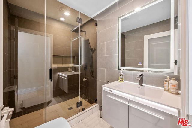 3856 Vista Linda Drive, Encino, CA 91316