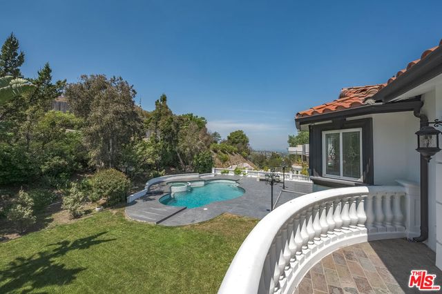 3856 Vista Linda Drive, Encino, CA 91316