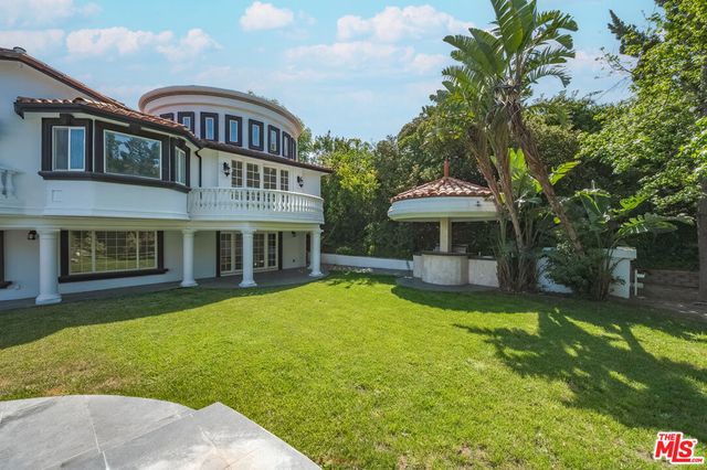 3856 Vista Linda Drive, Encino, CA 91316