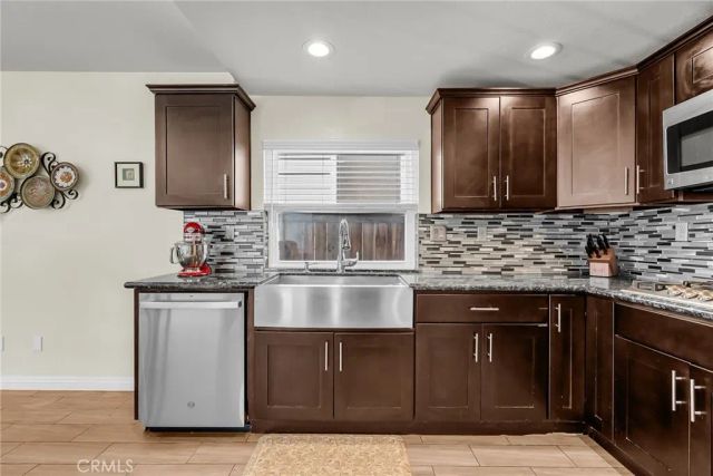 1105 W Victoria, Rialto, CA 92376