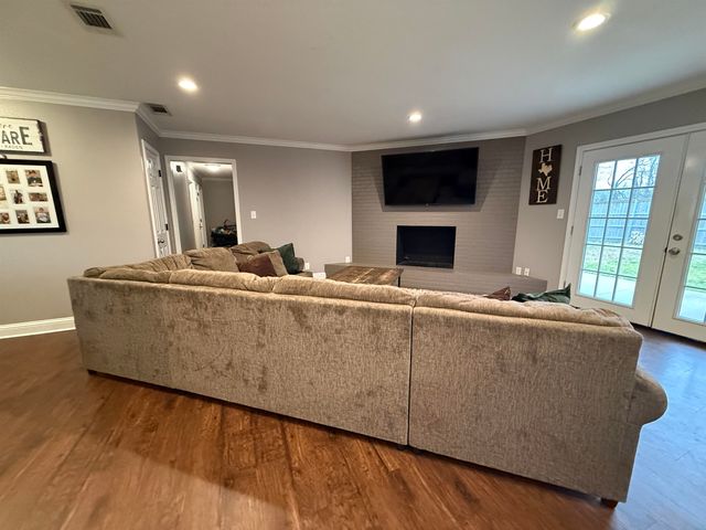 1125 W Sabine, Carthage, TX 75633