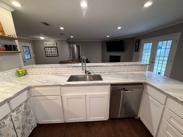 1125 W Sabine, Carthage, TX 75633