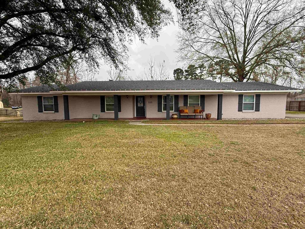1125 W Sabine, Carthage, TX 75633