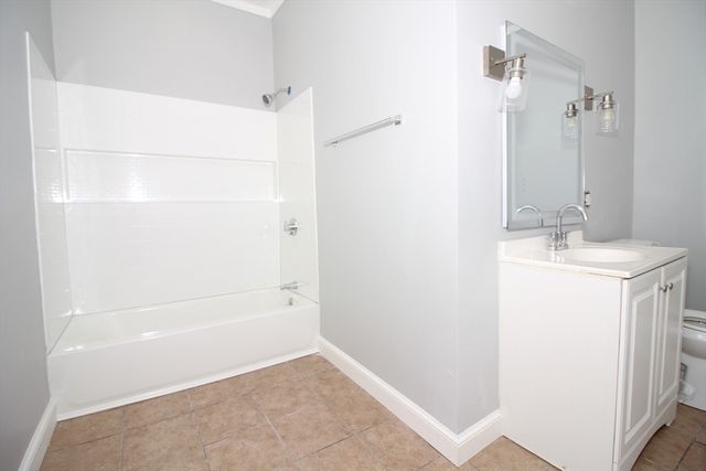 82 Fox 3, Worcester, MA 01604