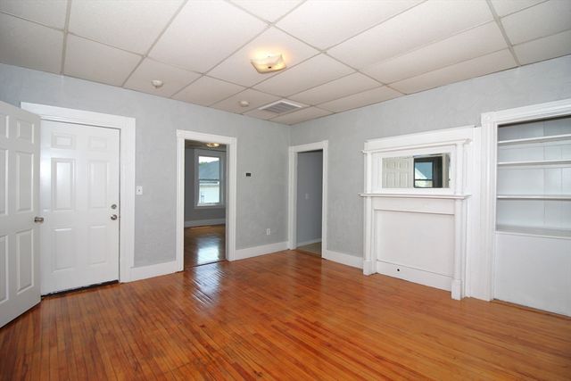 82 Fox 3, Worcester, MA 01604
