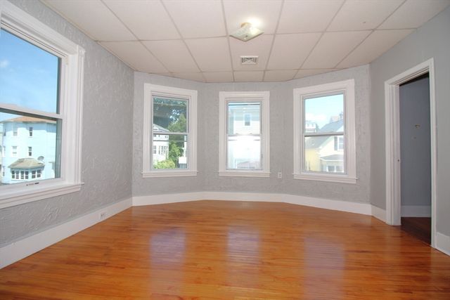 82 Fox 3, Worcester, MA 01604