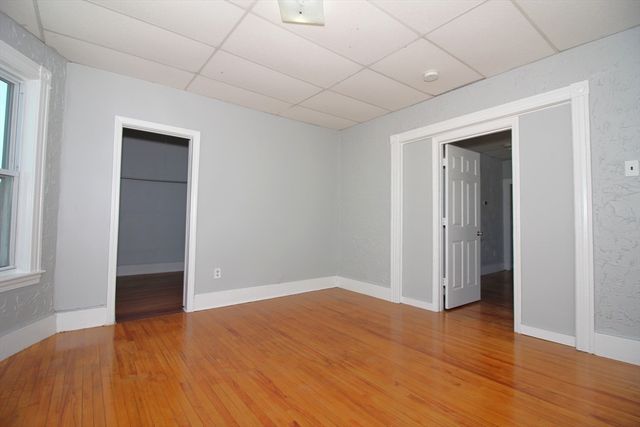 82 Fox 3, Worcester, MA 01604