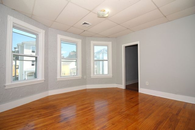 82 Fox 3, Worcester, MA 01604