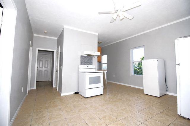 82 Fox 3, Worcester, MA 01604
