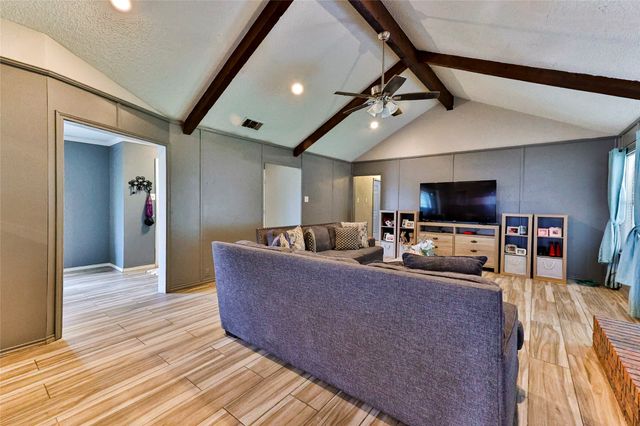 2201 Egyptian Way, Grand Prairie, TX 75050