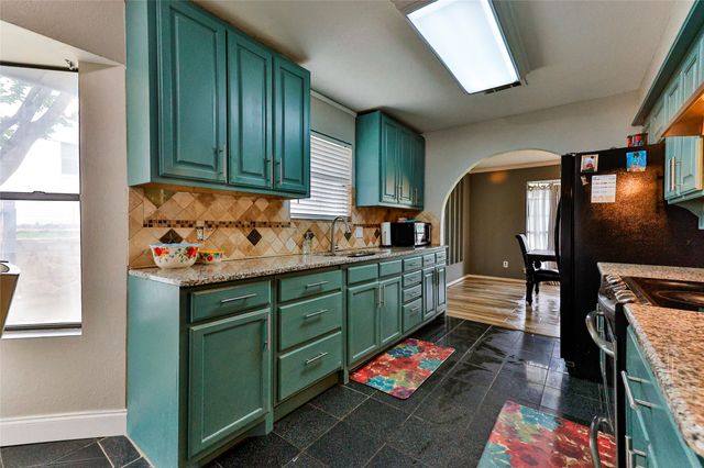 2201 Egyptian Way, Grand Prairie, TX 75050