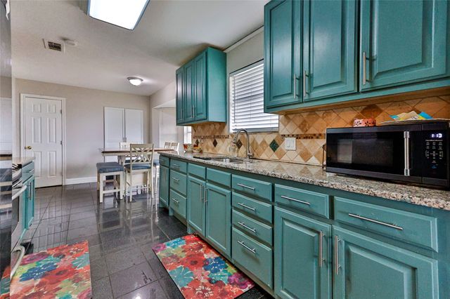 2201 Egyptian Way, Grand Prairie, TX 75050