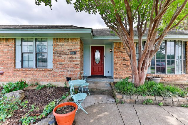 2201 Egyptian Way, Grand Prairie, TX 75050