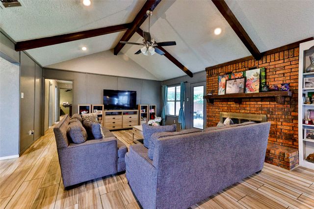 2201 Egyptian Way, Grand Prairie, TX 75050