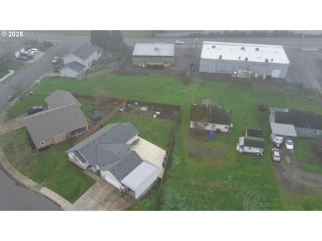 780 Q St, Springfield, OR 97477