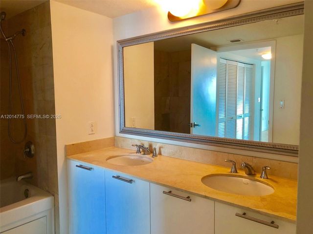 1800 N BAYSHORE DR 1605, Miami, FL 33132