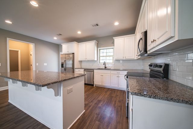 402 Lee Road 2203, Phenix City, AL 36870