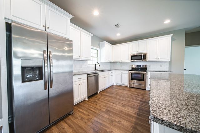 402 Lee Road 2203, Phenix City, AL 36870