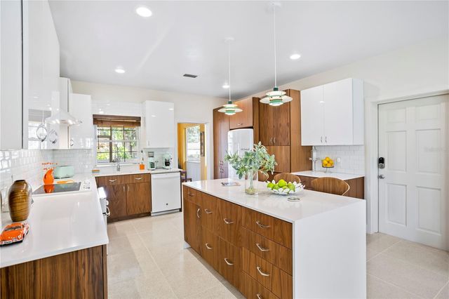2217 BREVARD ROAD NE, St Petersburg, FL 33704