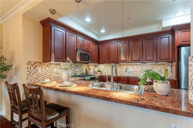 4533 Vista Del Monte Avenue 201, Sherman Oaks, CA 91403