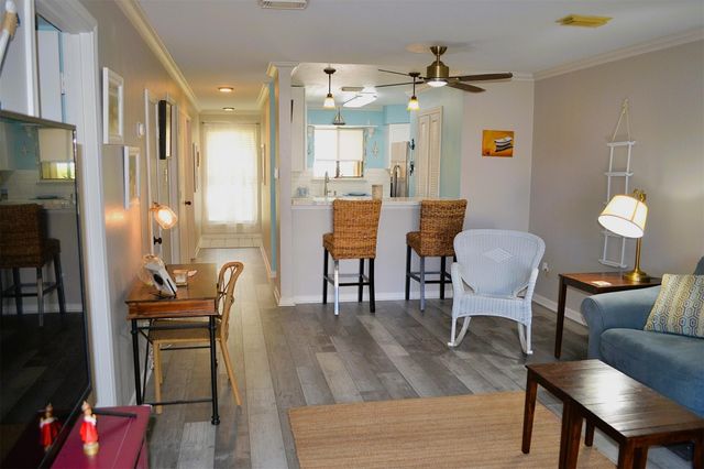 102 Lakeview Terrace D, Conroe, TX 77356