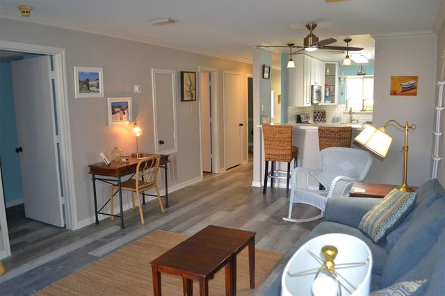 102 Lakeview Terrace D, Conroe, TX 77356