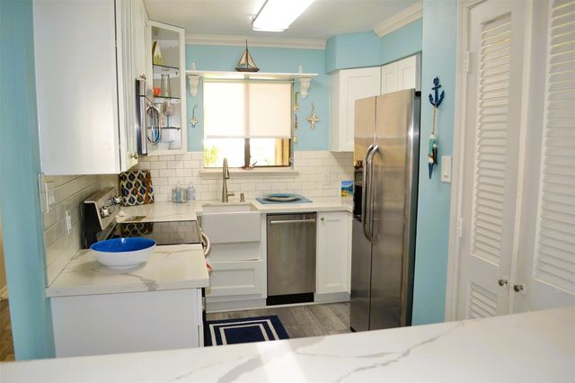 102 Lakeview Terrace D, Conroe, TX 77356