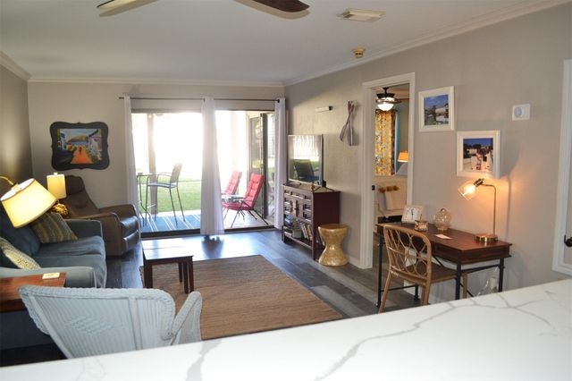 102 Lakeview Terrace D, Conroe, TX 77356