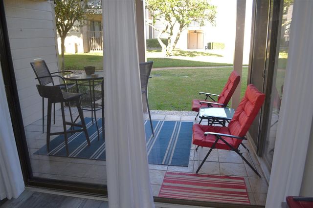 102 Lakeview Terrace D, Conroe, TX 77356