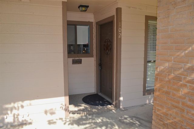 102 Lakeview Terrace D, Conroe, TX 77356