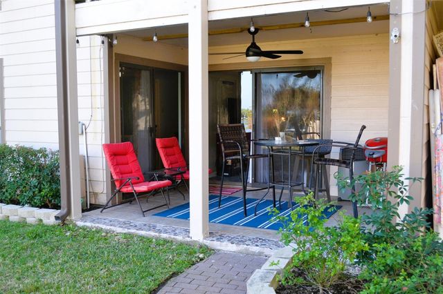 102 Lakeview Terrace D, Conroe, TX 77356