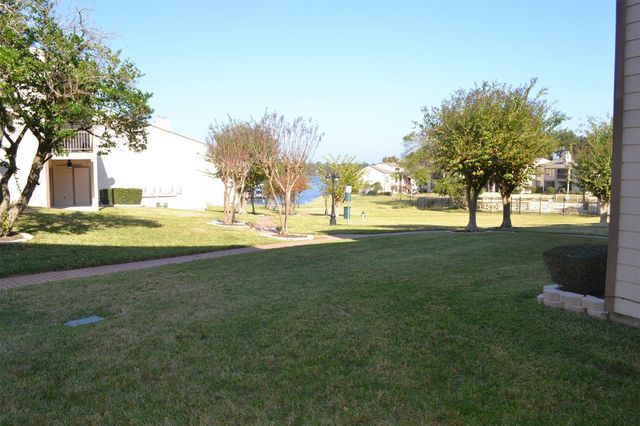 102 Lakeview Terrace D, Conroe, TX 77356