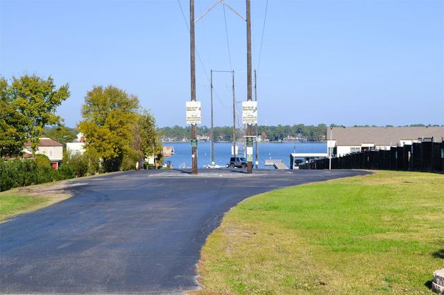 102 Lakeview Terrace D, Conroe, TX 77356