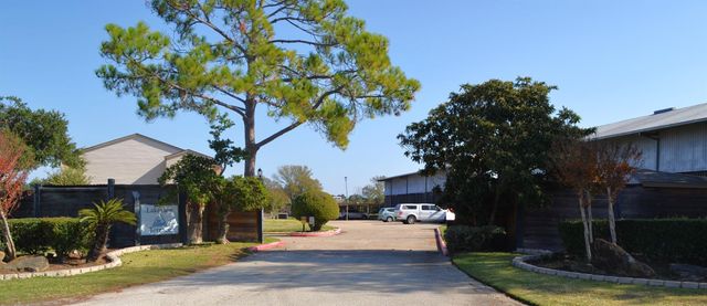 102 Lakeview Terrace D, Conroe, TX 77356