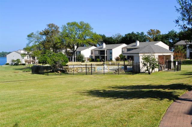 102 Lakeview Terrace D, Conroe, TX 77356