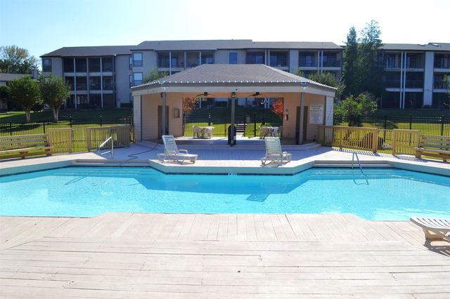 102 Lakeview Terrace D, Conroe, TX 77356