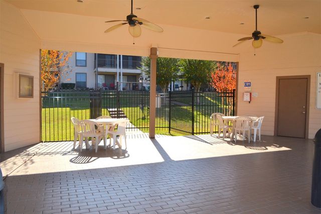 102 Lakeview Terrace D, Conroe, TX 77356