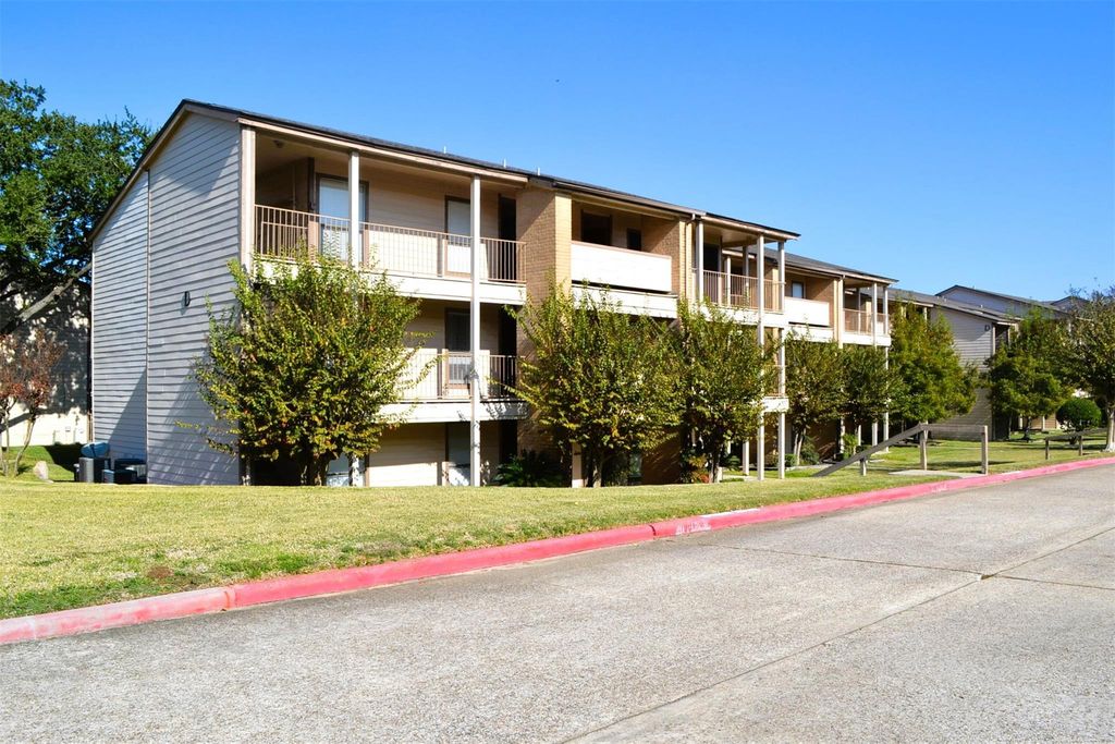 102 Lakeview Terrace D, Conroe, TX 77356