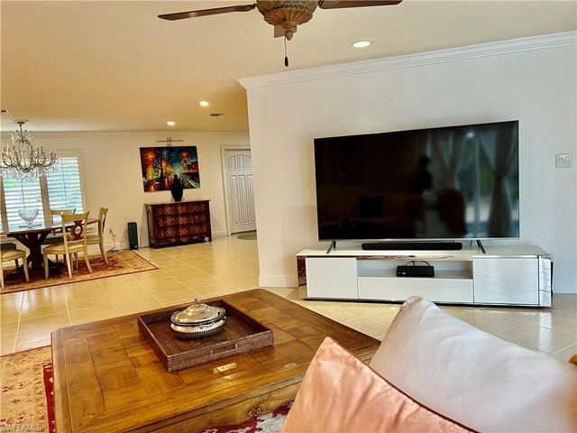 283 Cypress WAY W, Naples, FL 34110