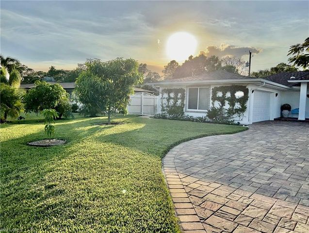 283 Cypress WAY W, Naples, FL 34110