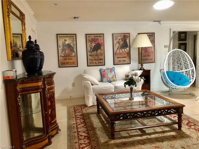 283 Cypress WAY W, Naples, FL 34110