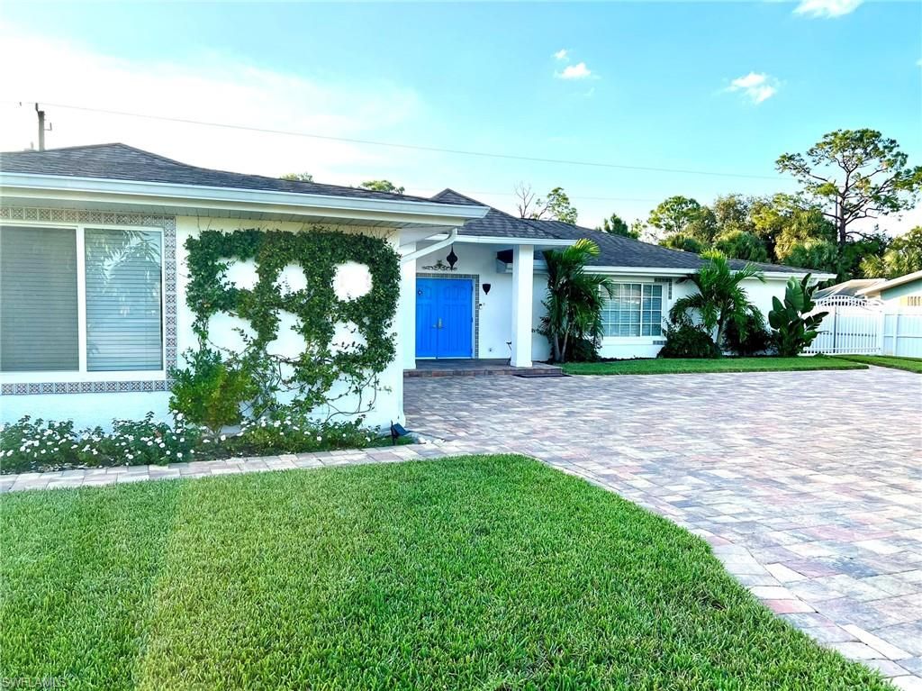 283 Cypress WAY W, Naples, FL 34110