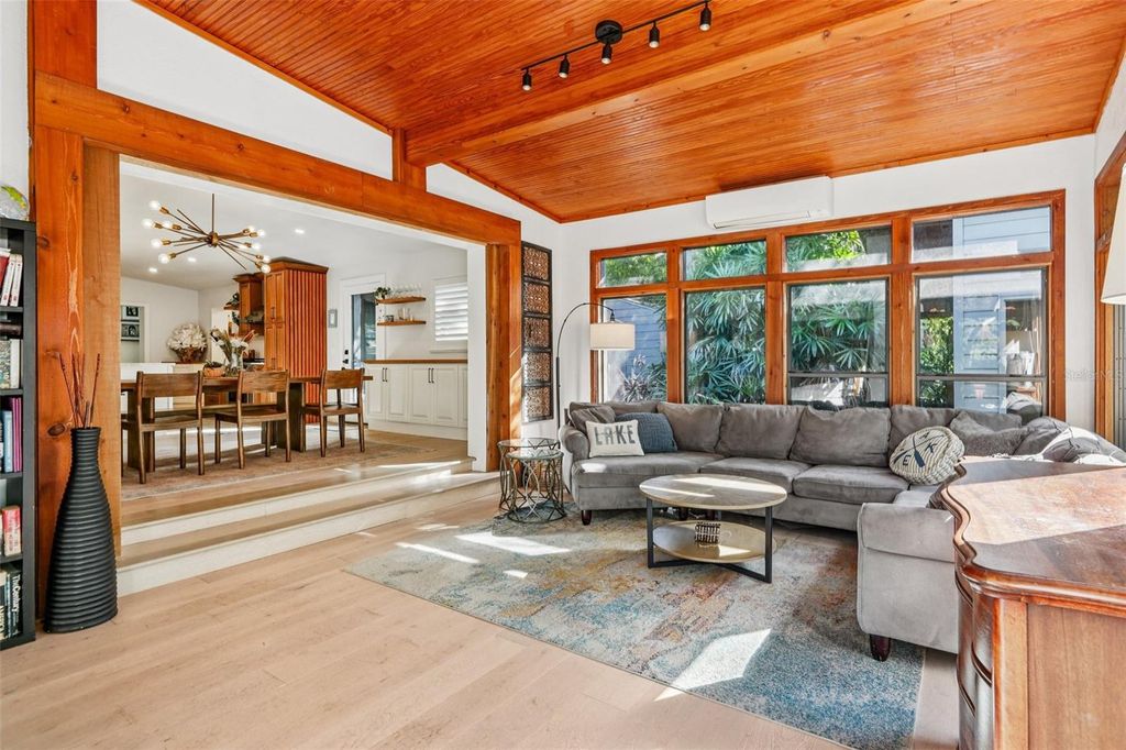 Image 11 of property listing at 1016 HOWELL BRANCH ROAD, Winter Park, FL 32789