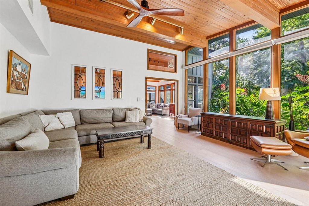 Image 7 of property listing at 1016 HOWELL BRANCH ROAD, Winter Park, FL 32789