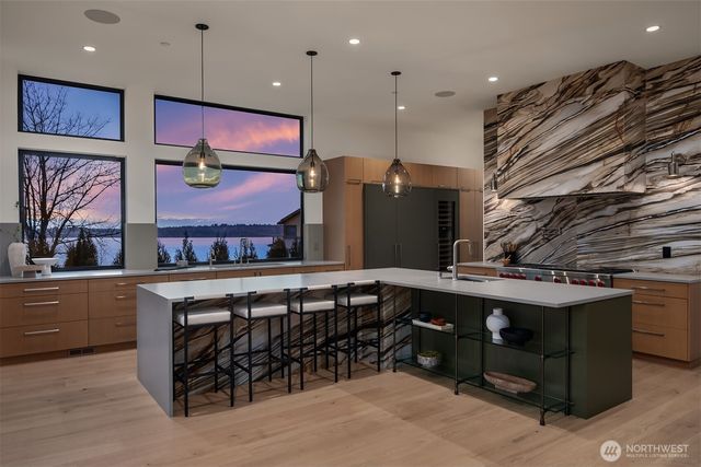 5917 104th Place NE, Kirkland, WA 98033