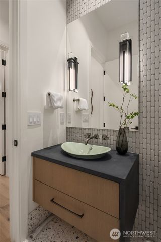 5917 104th Place NE, Kirkland, WA 98033