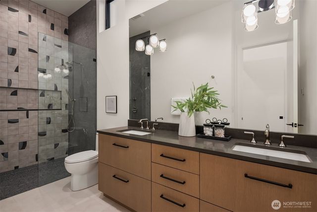 5917 104th Place NE, Kirkland, WA 98033